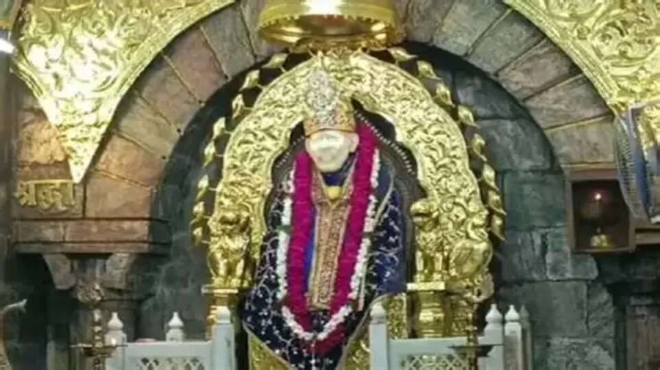 Varanasi News: वाराणसी के मंदिरों से क्यों हटाई जा रही साईं बाबा की मूर्तियां, जानें पूरा मामला