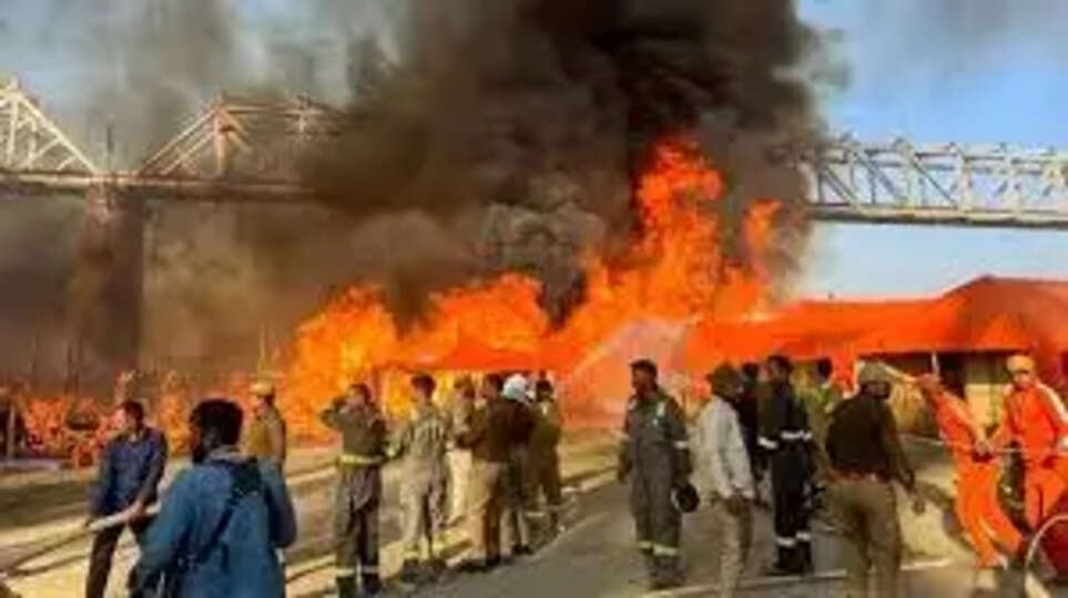 प्रयागराज कुंभ मेले में भीषण आग: पूरी जानकारी