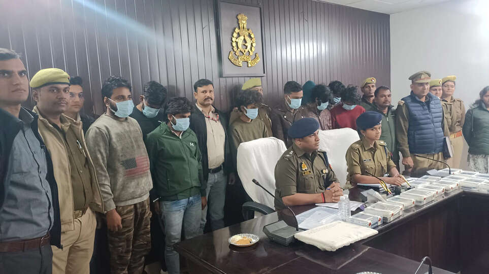UP: 98 लाख की साइबर ठगी में पुलिस को मिली बड़ी सफलता, अंतरराष्ट्रीय गिरोह के मास्टरमाइंड समेत 9 आरोपी गिरफ्तार