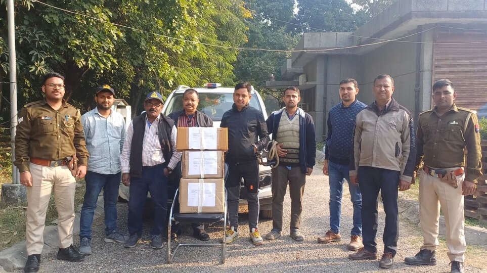 **बनारस: जनरल स्टोर की आड़ में ड्रग्स का कारोबा.
