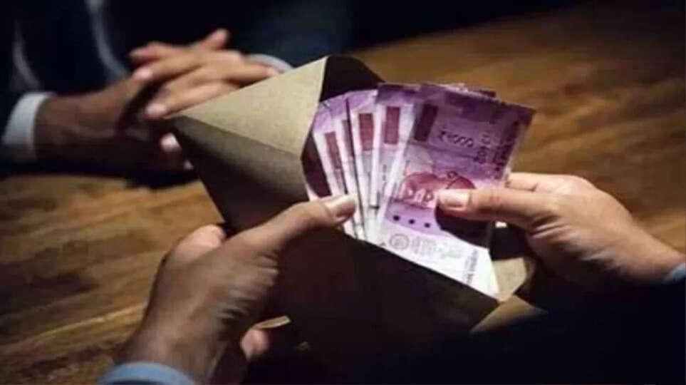 15 साल पुराने मामले में दोषी बैंक प्रबंधक को तीन साल की सजा